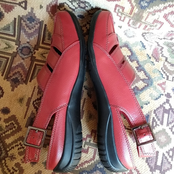 NWB Easy Street Comfort Wave Slingback Sandals w/Arch Support - Picture 4 of 9